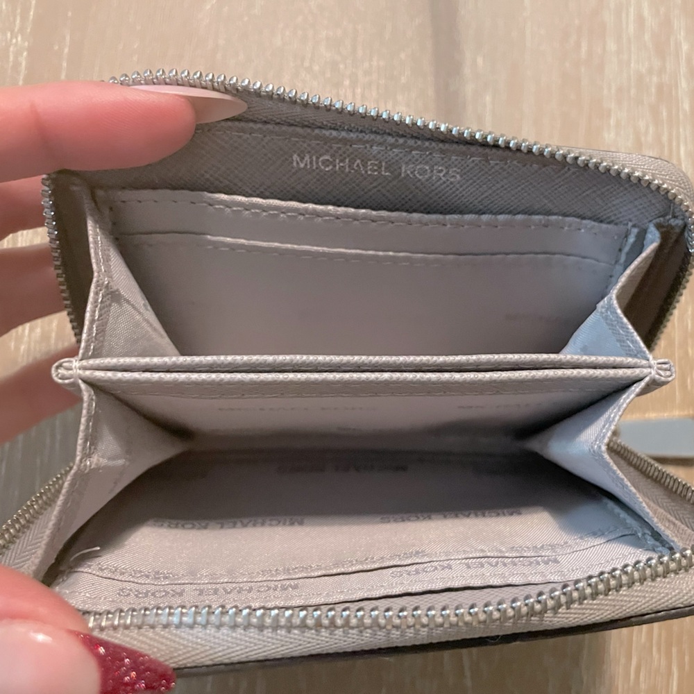 Michael Kors Wallet - Picture 4 of 5